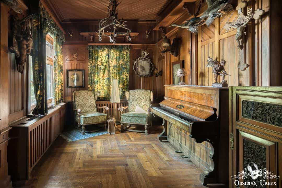 Hunters Hotel Germany Chairs Piano