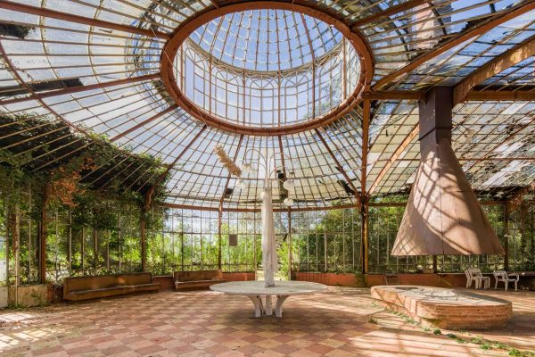 La Serre du Chirurgien France Featured Image