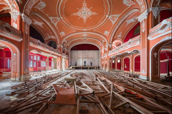 Hungary Urbex Tour 2019 Red Ballroom Theatre and Former Cinema Selfie Janine Pendleton