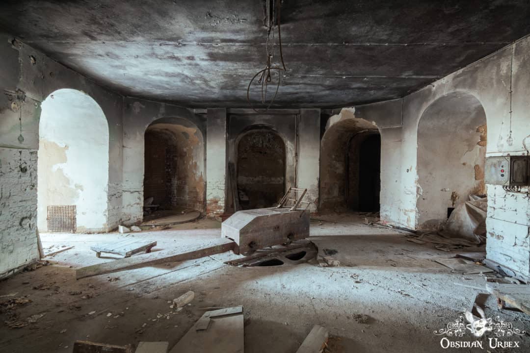 Das Krematorium D Germany Body Cart in Basement