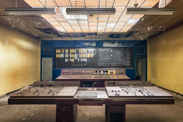 Control Room S Dusty en Rusty Factory Belgium Featured Image