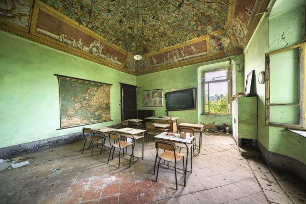 Globe School Geography Classroom Italy Featured Image